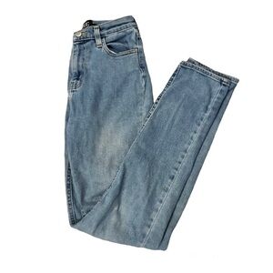 BDG Girlfriend High Rise Jeans Light‎ Wash 25